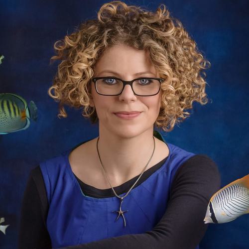 Helen Scales Headshot
